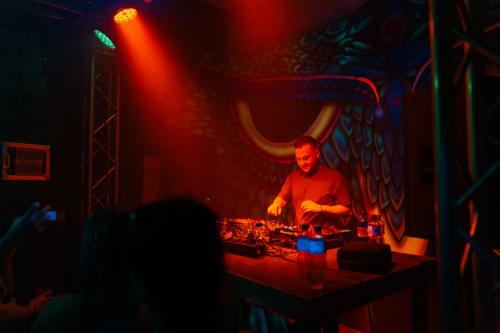 2024-11-09 UDTDB - Justin Sonder - 04287 - online
