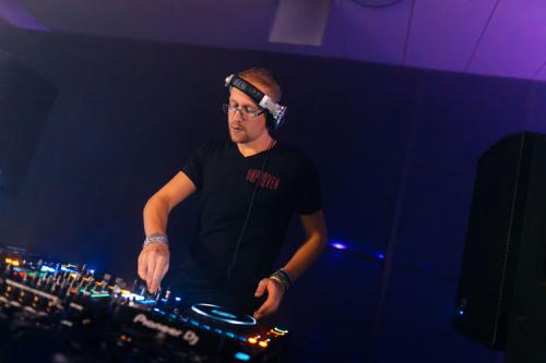 2024-11-09 UDTDB - Justin Sonder - 04396 - online